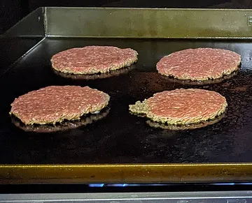 Griddle Press Smashed Burgers